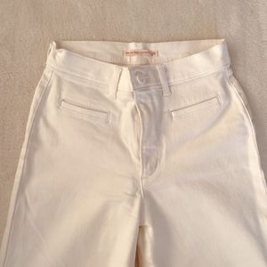 White Levi’s Ribcage Jean